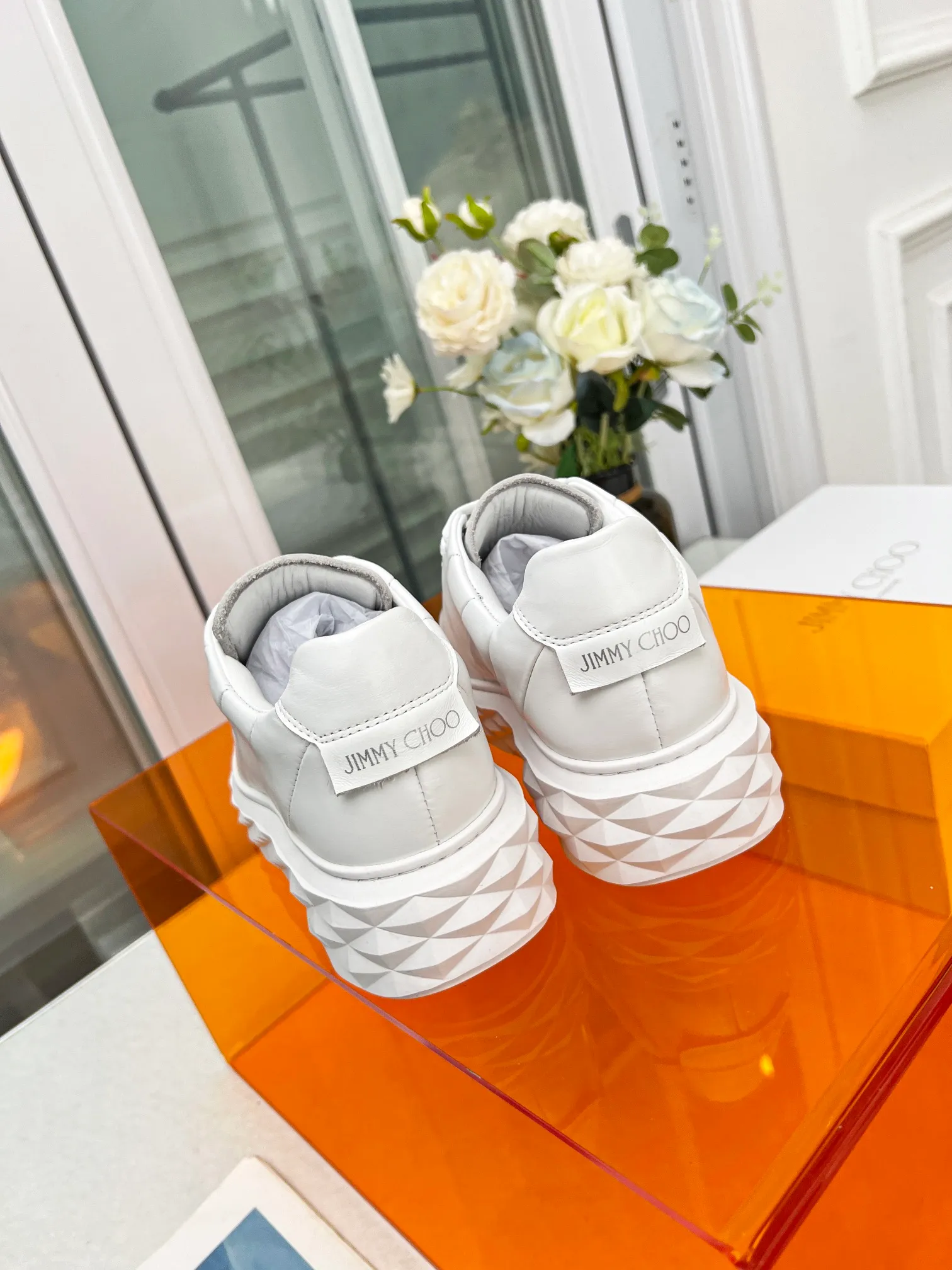 👟👟Ex-factory price 560👟👟 (splicing) Jimmy choo Jimmy Choo 2024 spring and summer Jc new Diamond A new series of sports shoes🔥The uppers are made of original imported cowhide stitching🎵The soles are made of brand elements to prevent diamond multi-faceted cutting to create a three-dimensional sense💥The gradually thinner and thicker design of the soles makes the shoes more comfortable on the feet without the slightest sense of oppression🌹A fashionable, comfortable, versatile and luxurious Diamond sports shoe is worth owning🧚‍♀️ Fabric: Original imported top layer 🐂cowhide Lining: Imported🐑Sheepskin Feet: Original injection molded 🐑 Sheepskin Outsole: Original glass glue combined sole Size: 34-41 (custom-made sizes 34.41 are non-refundable)